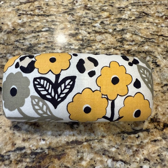 Vera Bradley “Go Wild” Aviator Sunglasses w/ Matching Floral Case - Picture 5 of 8